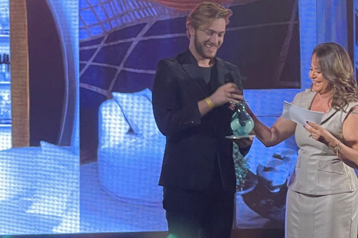 Ian Carvalho é eleito arquiteto revelação na CASACOR Bahia 2025! 