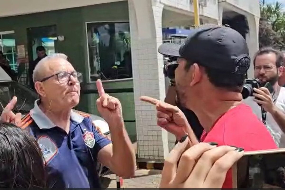 Vídeo: Confusão entre apoiadores de Bolsonaro e MTST termina em bate-boca e troca de empurrões