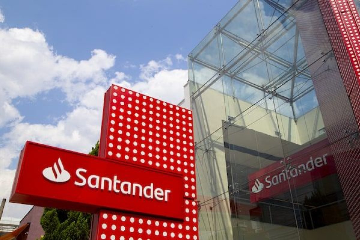 PF aponta falhas do Santander em identificar origem de recursos da fintech ligada ao PCC