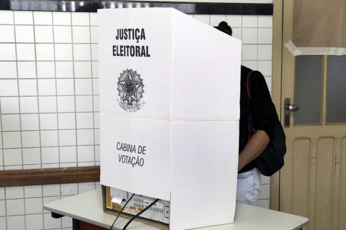 Senado aprova mudança da Lei da Ficha Limpa após voto de Alcolumbre