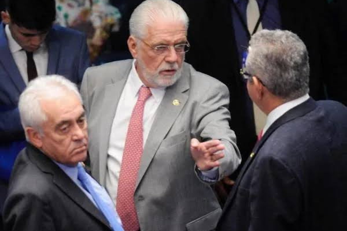 Senado aprova projeto que limita Ficha Limpa, mas exclui brecha para Bolsonaro; veja como votaram os baianos