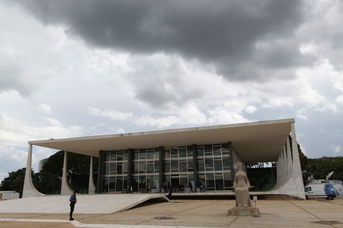 Ministros do Supremo criticam greve dos policiais do Ceará