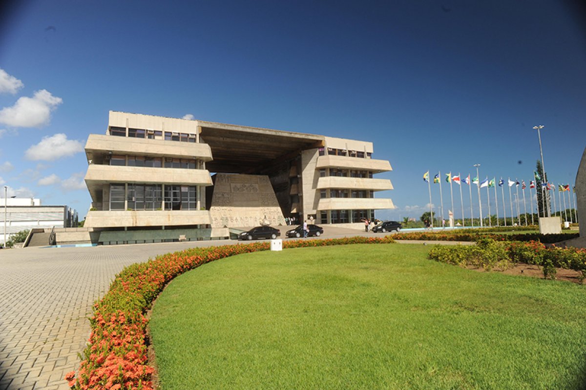 ALBA atualiza regras e autoriza reembolso de passagens internacionais para deputados