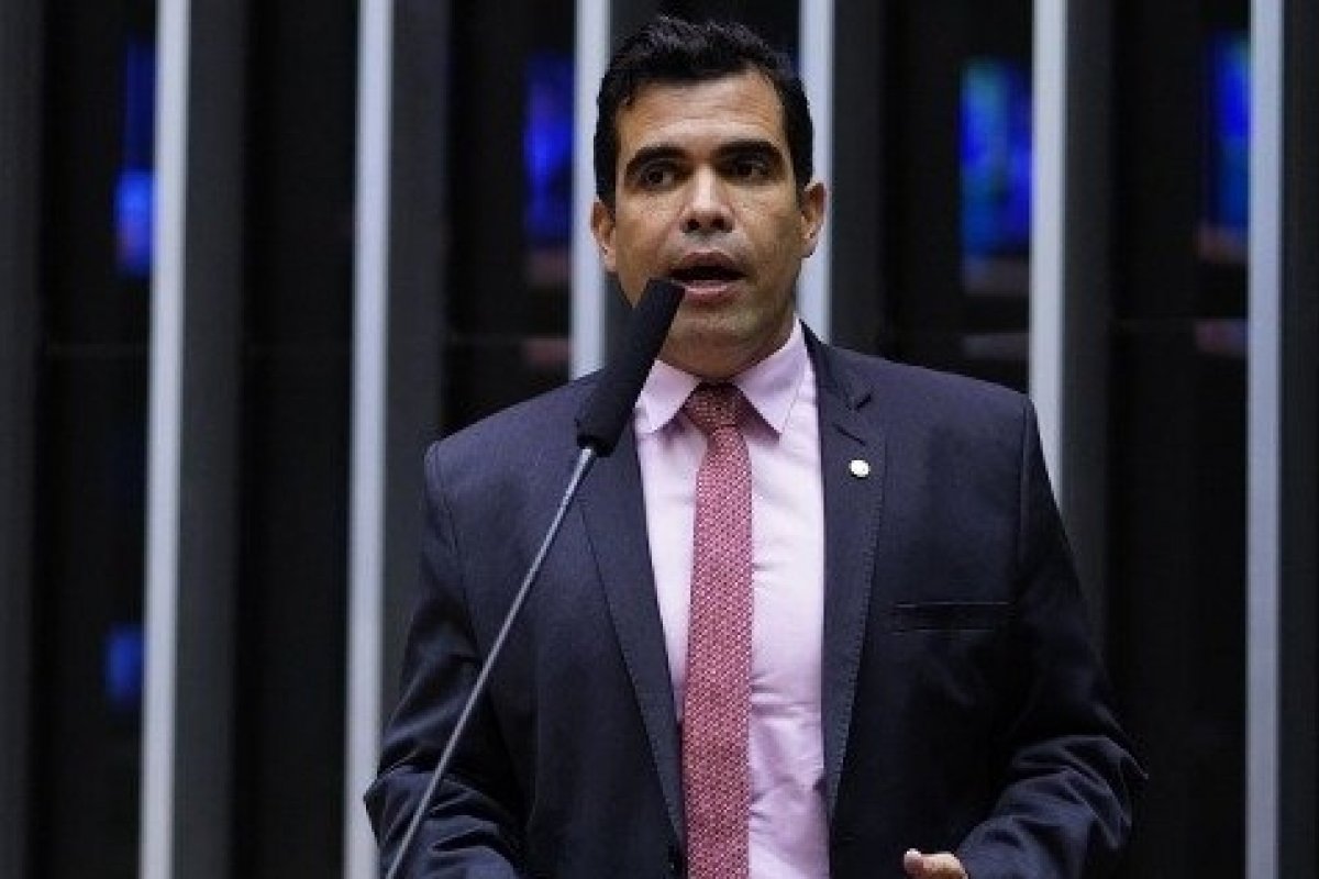 Aliado de Hugo Motta é alvo da PF, e STJ autoriza busca e apreensão em apartamento funcional