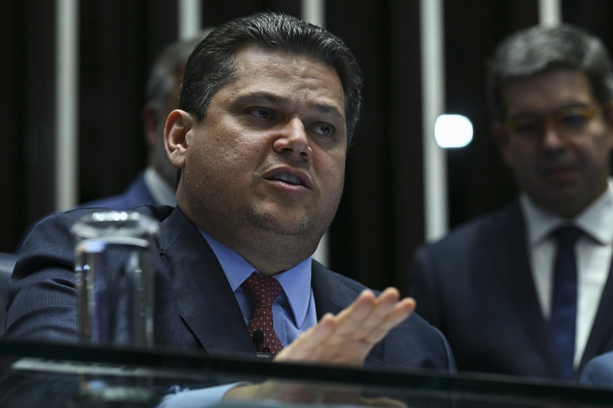  Alcolumbre rejeita anistia para Bolsonaro e diz que votará texto alternativo