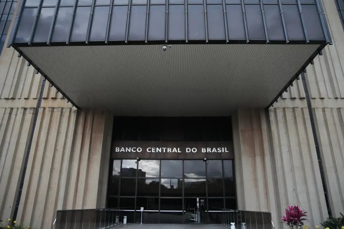 Líderes partidários assinam urgência de projeto de permite demissão de diretores do BC