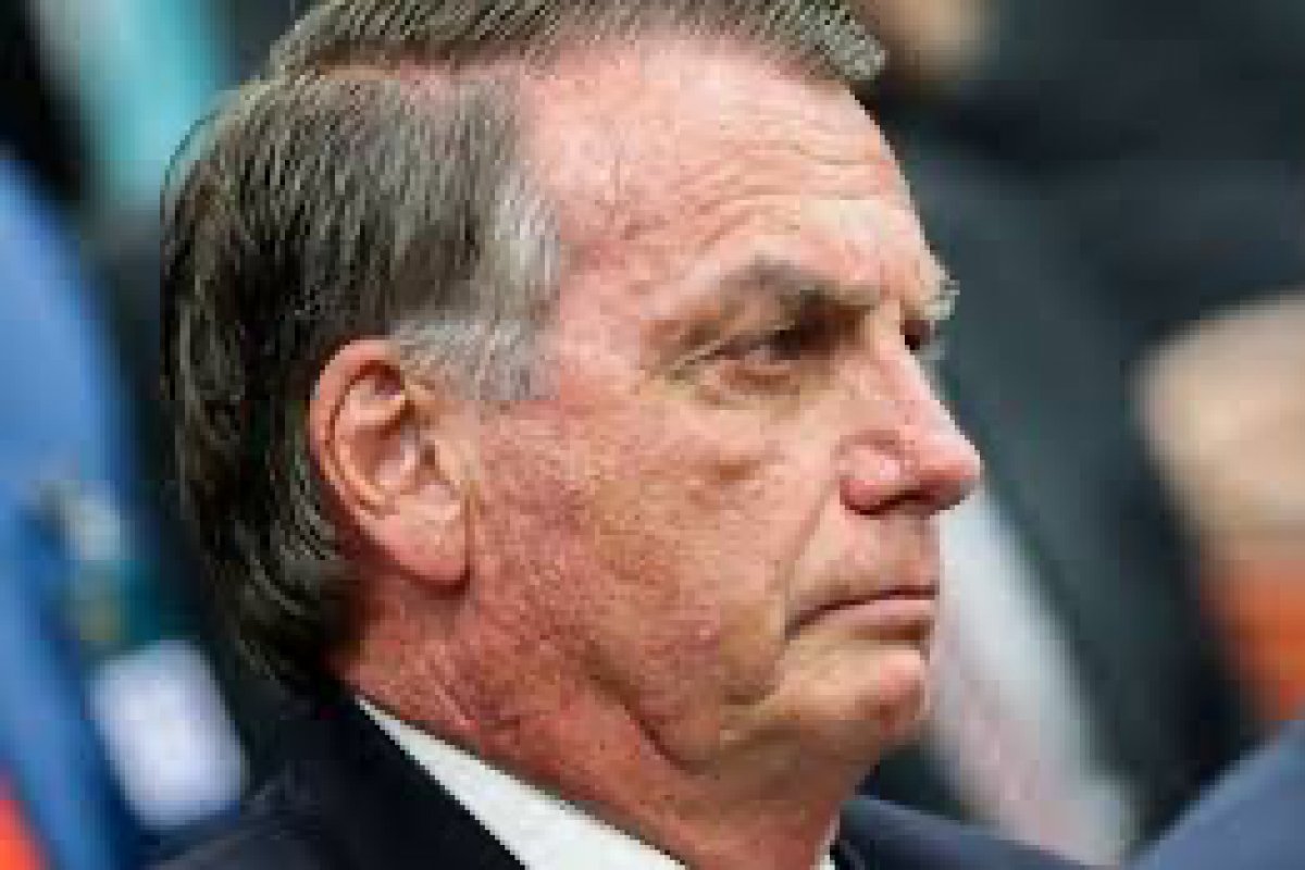 Defesa de Bolsonaro tenta minar crimes que dificultam anistia