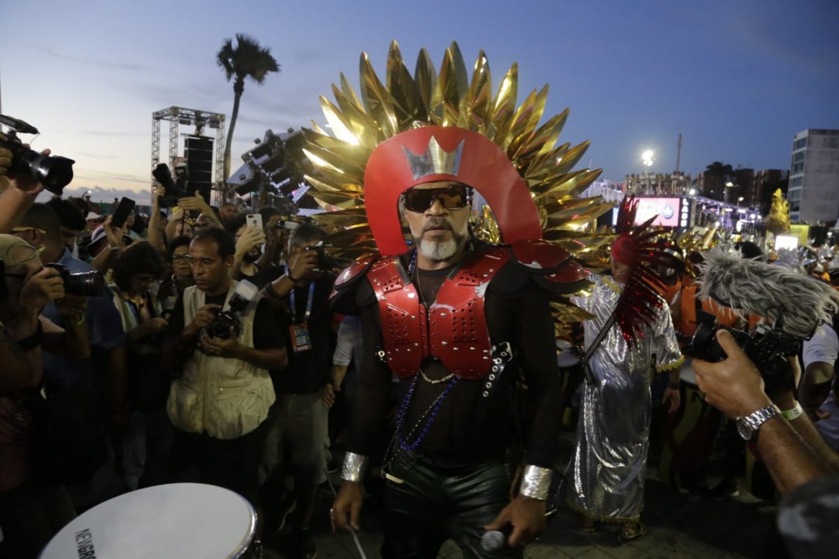 Carlinhos Bronw abre oficialmente o carnaval de Salvador; veja vídeo