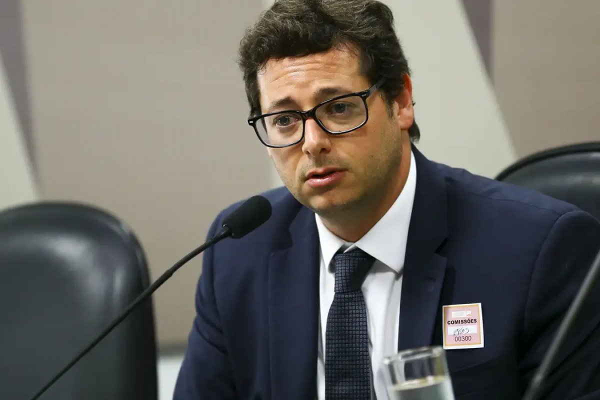 Wajngarten critica defesa de ex-ministro no STF: 'Viviam no bate e assopra na orelha de Bolsonaro'