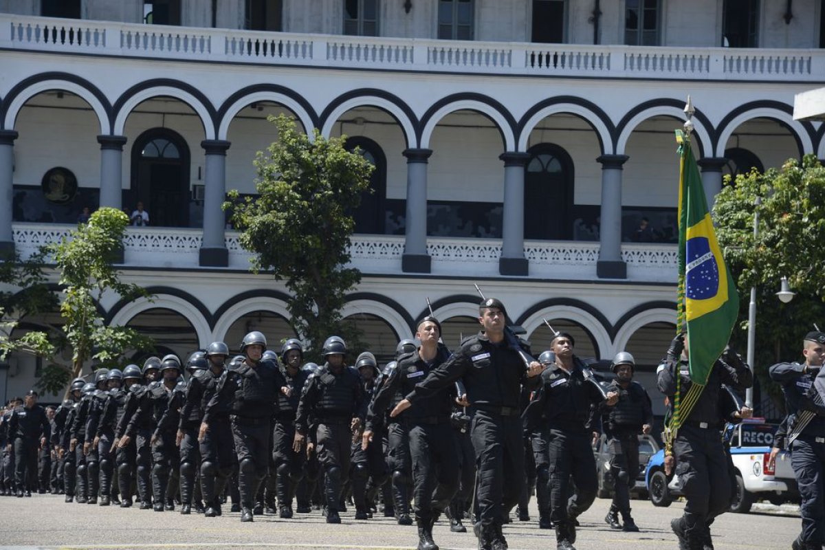 Dez estados sofrem com pressão da polícia por aumento salarial