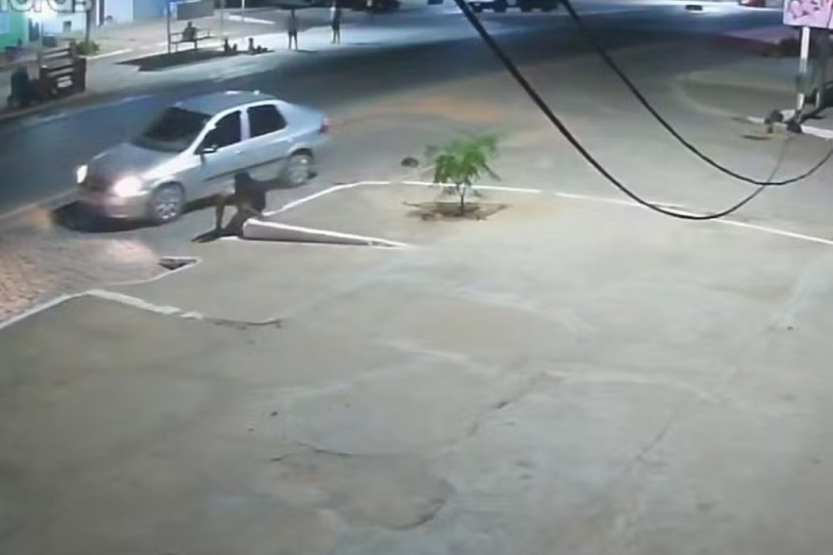 Vídeo: Homem é preso suspeito de atropelar pedestre de propósito após desentendimento no oeste da Bahia
