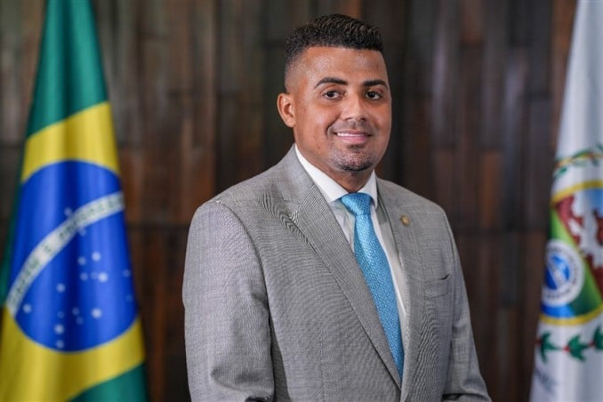 Deputado preso por negociar armas com facção gravou vídeo de 200 kg de maconha e ofereceu a traficante
