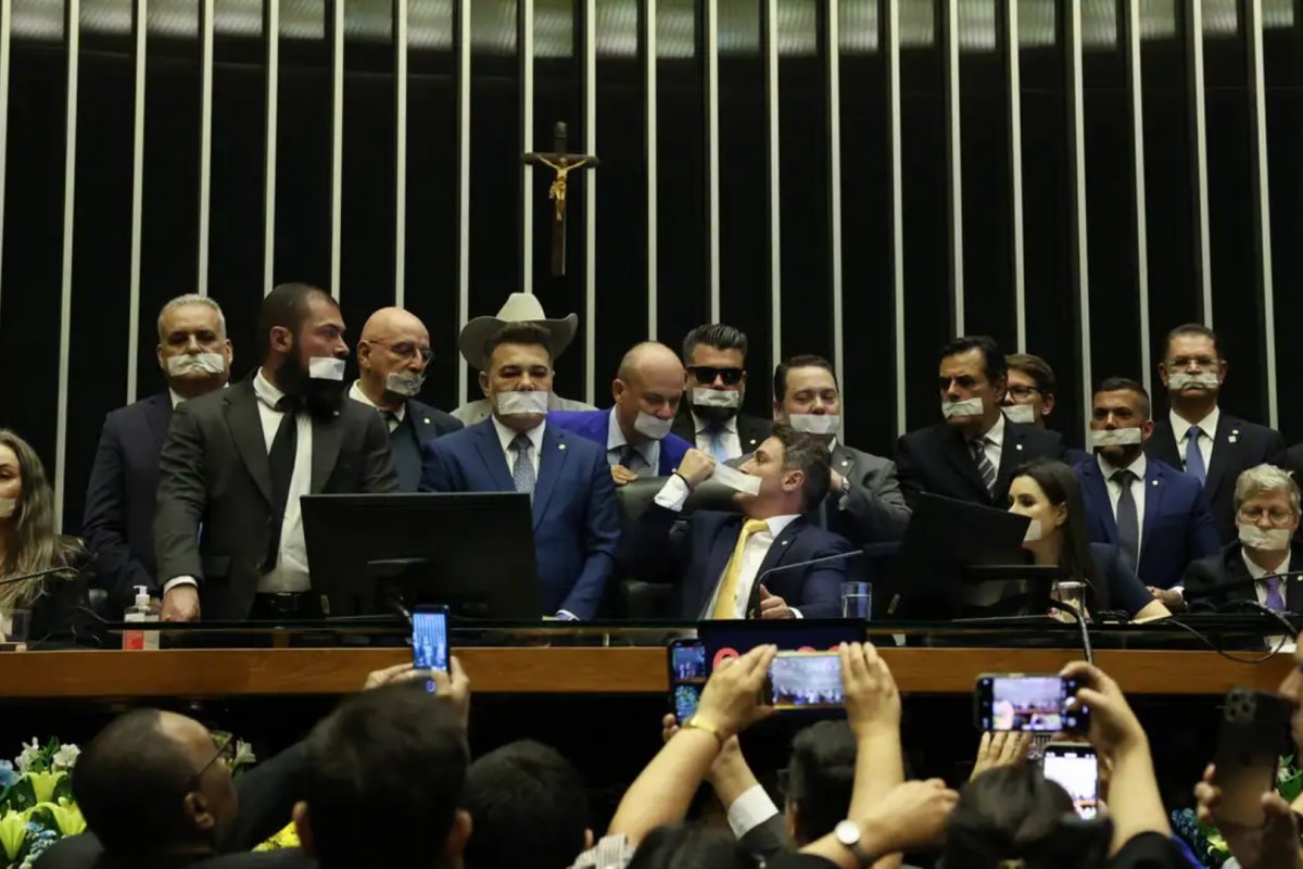 Um mês após ocupação da Mesa Diretora da Câmara, parlamentares envolvidos no motim ainda não foram punidos