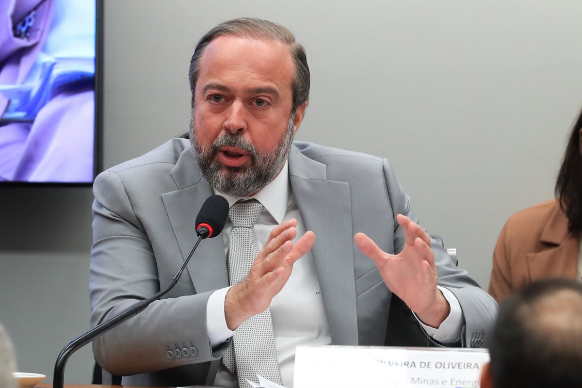 Silveira diz que país pode precisar de defesa nuclear, 'caso o mundo continue como está'