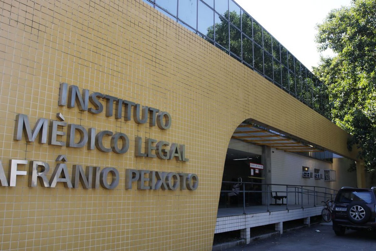 Exame em Adriano não constata sinais de tortura, afirma perito