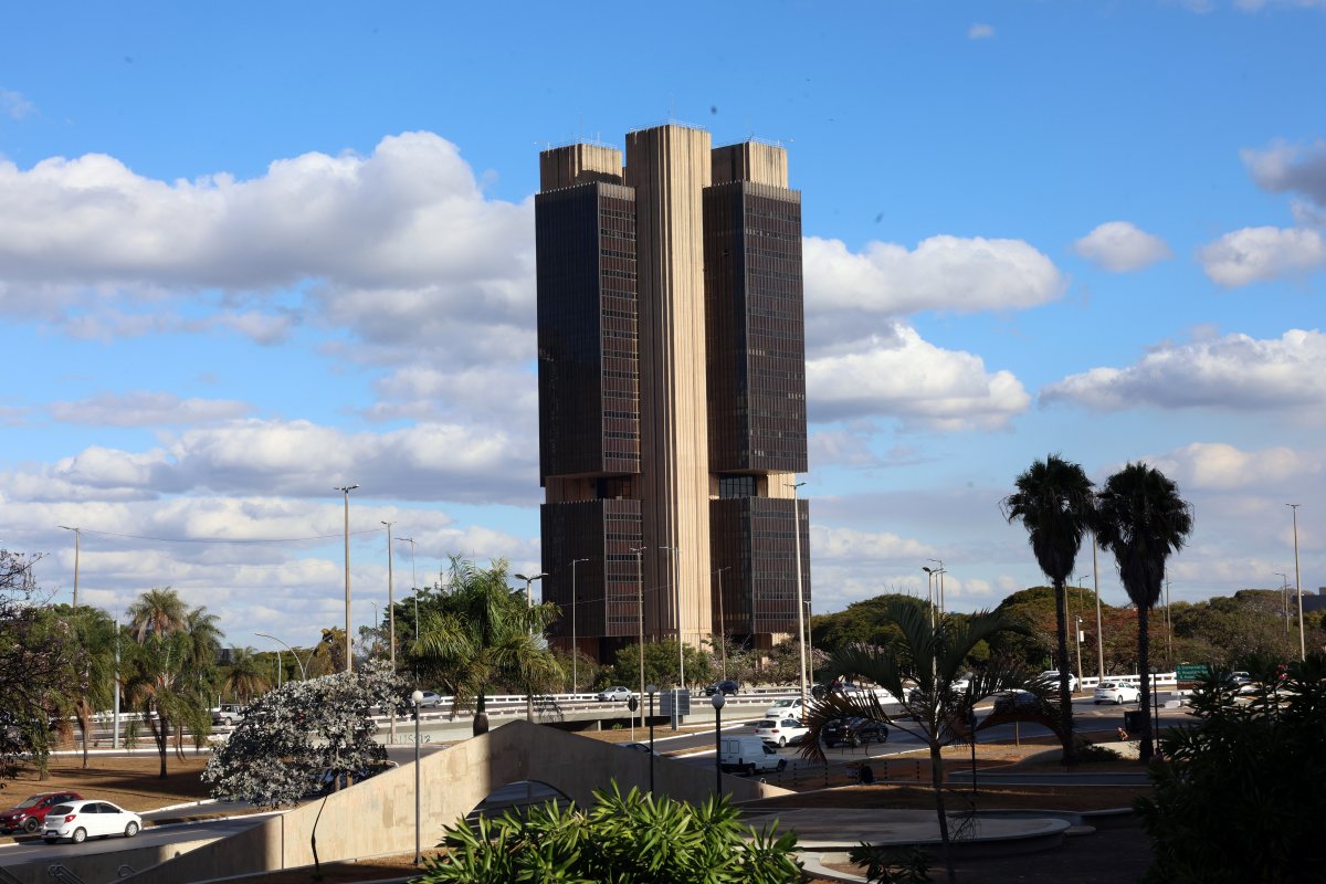 BC mantém 9 servidores na segurança do Pix; ataques desviaram R$ 1,5 bi em três meses