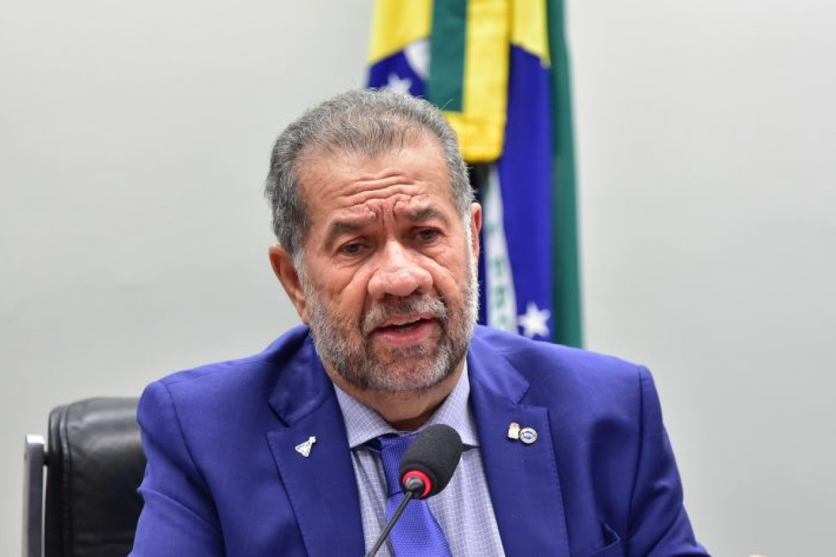 CPMI do INSS ouve o ex-ministro da Previdência Carlos Lupi nesta segunda (8)