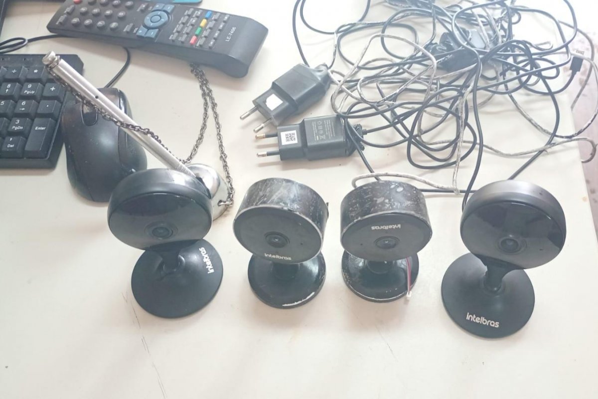 PM recolhe quatro câmeras clandestinas de monitoramento em Fazenda Coutos