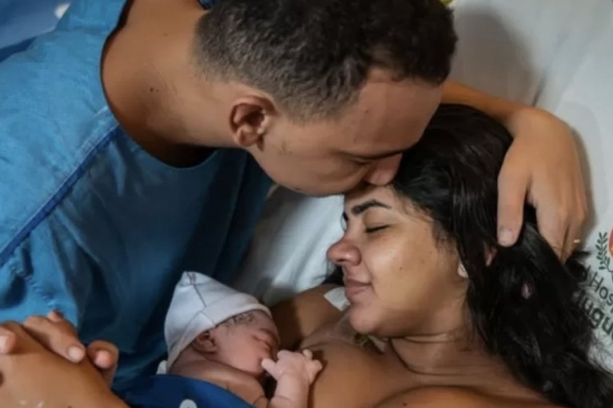 Nasce Joaquim, 2º filho do cantor João Gomes com Ary Mirell! 