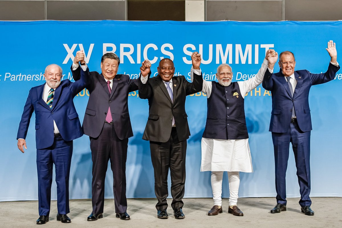 Lula participa de reunião do Brics para marcar posição sobre temas de agenda internacional