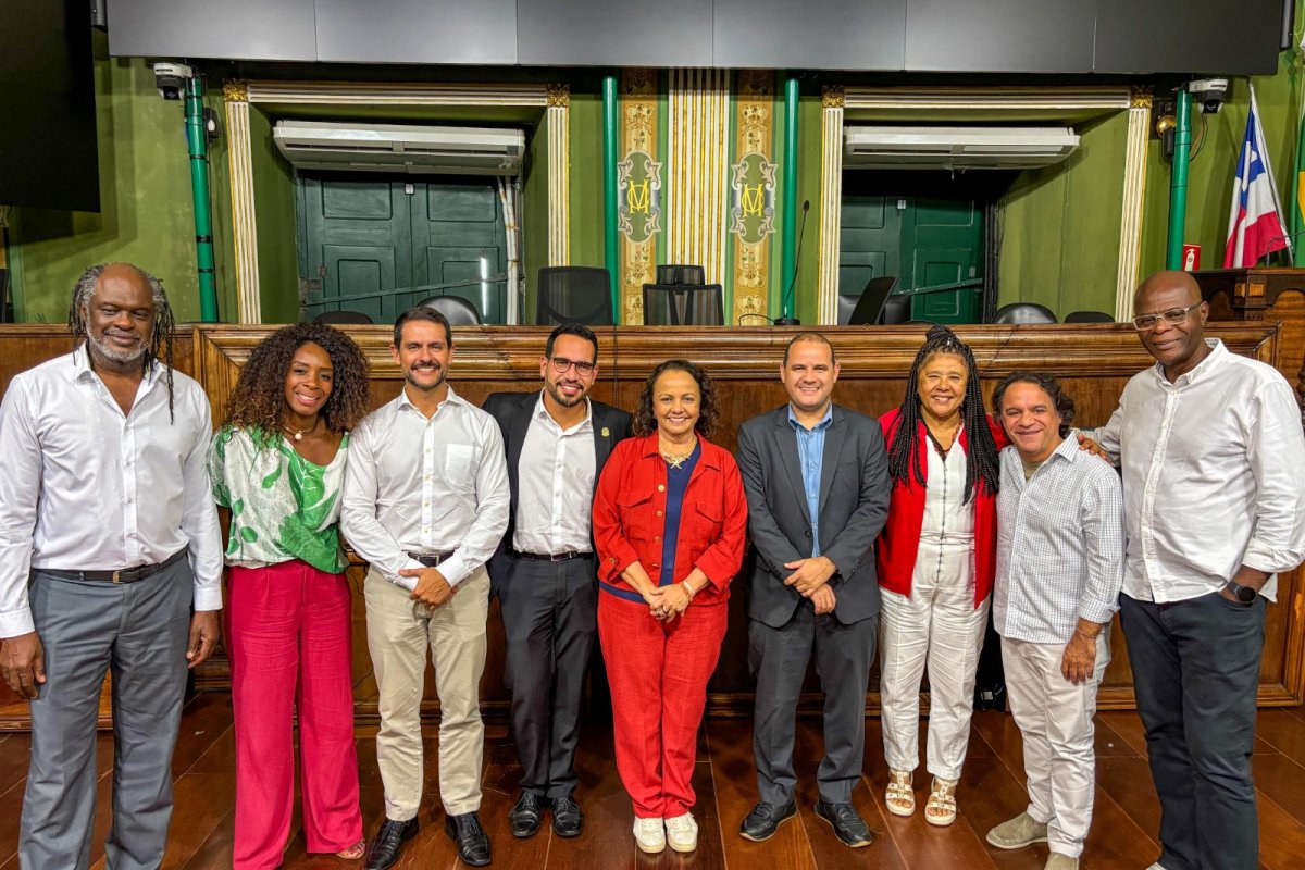 Oposição na Câmara de Salvador manifesta apoio a Sílvio Humberto após denúncia de extorsão