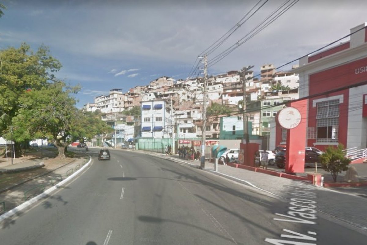 Motocicleta colide com ônibus e deixa um morto no Dique do Tororó, em Salvador