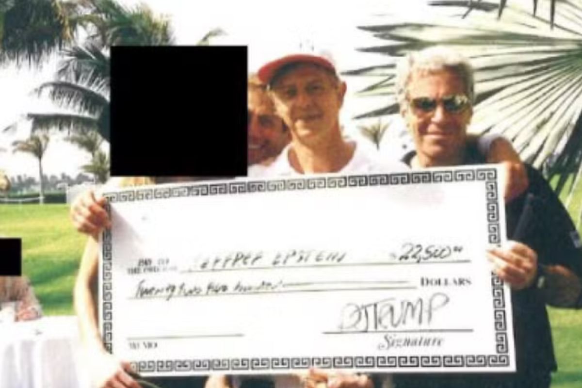 Arquivos do Congresso revelam bilhete com 'piada' sobre venda de mulher a Trump feito a Epstein