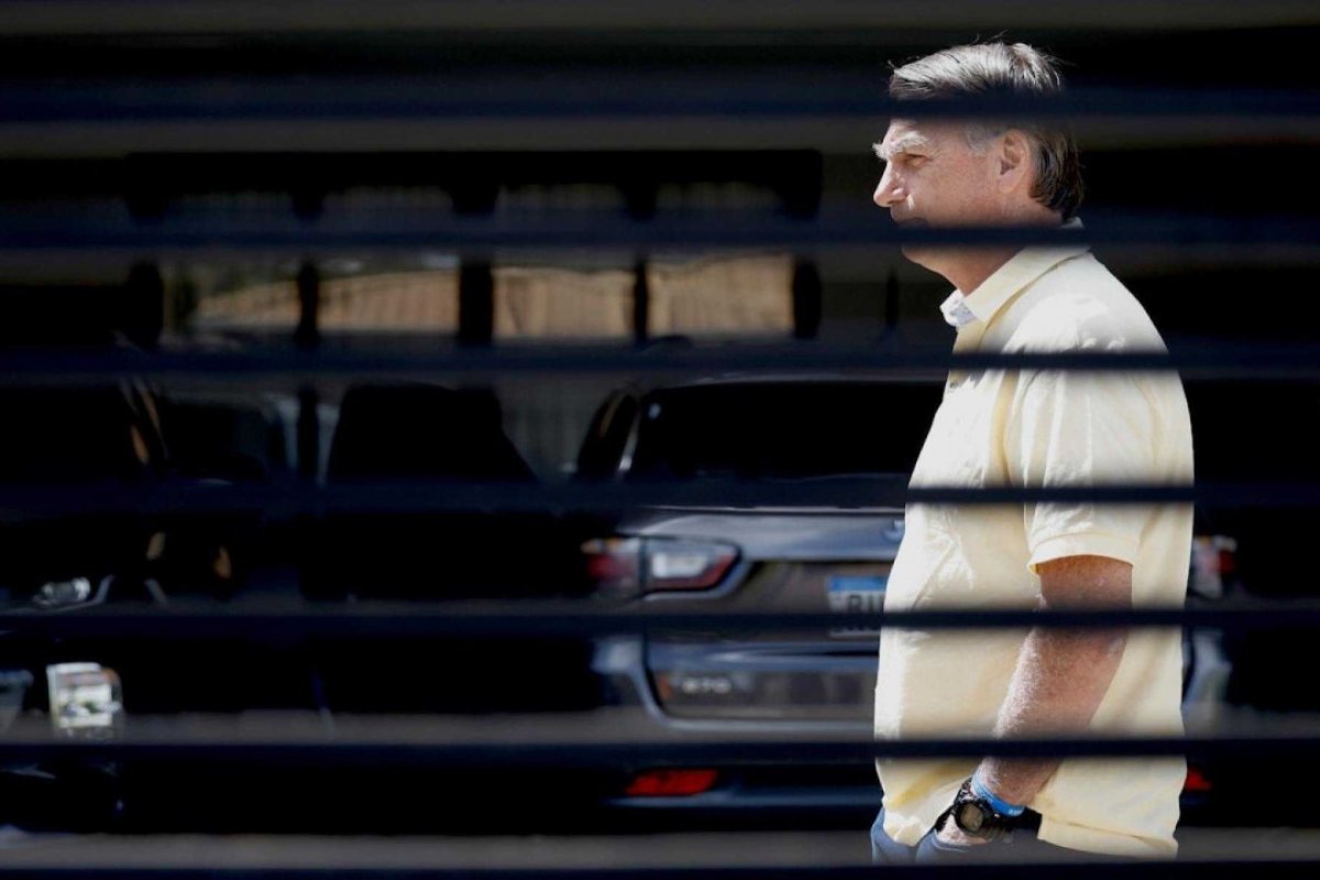 Bolsonaro já planeja pedido de prisão domiciliar se for condenado
