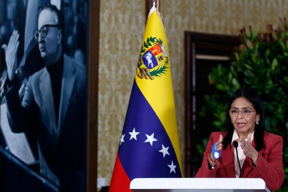 “Grande Farsa”, afirma vice-presidente da Venezuela sobre operação dos EUA no sul do Caribe