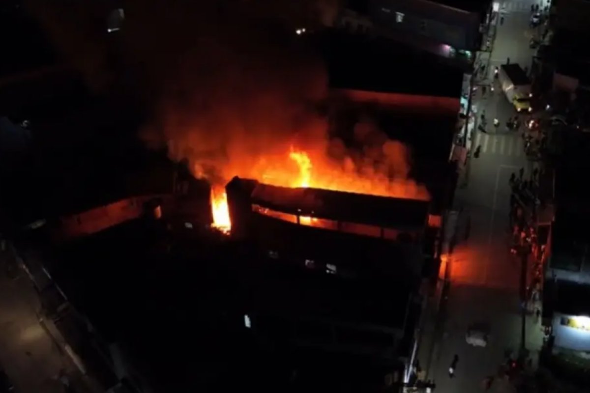 Incêndio em loja de estofados atinge imóveis no sul da Bahia