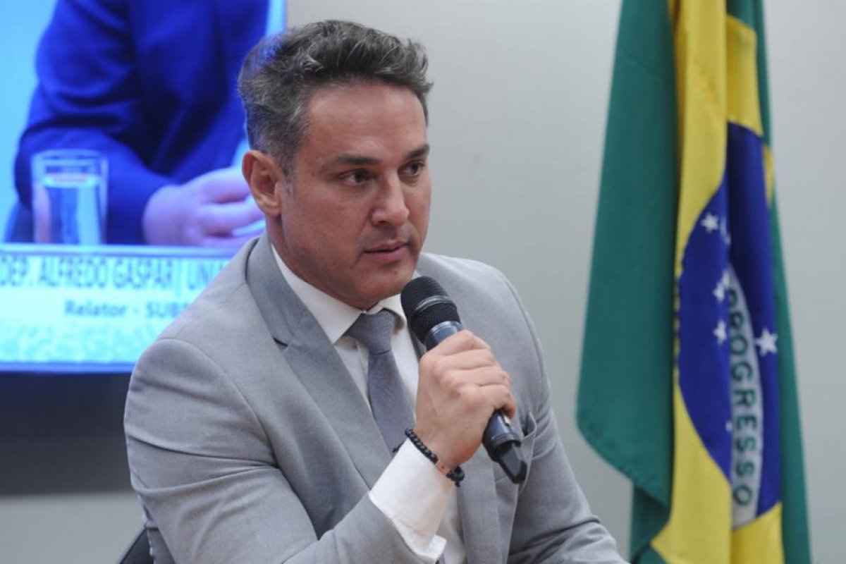 Líder bolsonarista fala em pedido de vista de Fux, mas chance é considerada baixa no STF