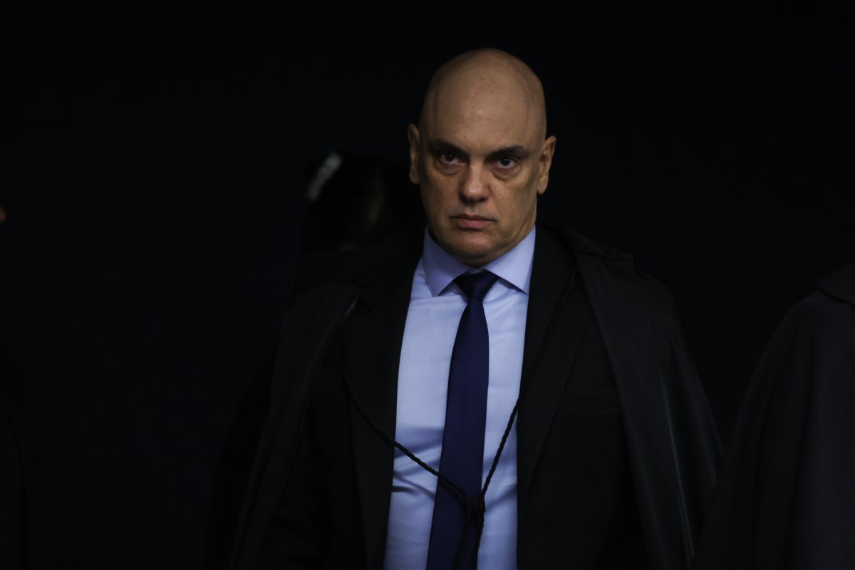 Moraes critica reunião de Bolsonaro com embaixadores e fala em “tentativa de retorno à posição de colônia”