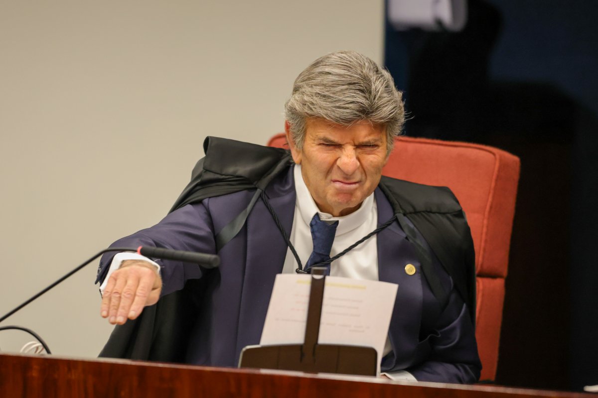 Vídeo: Fux reclama de comentário de Dino durante voto de Moraes e diz que combinado é não haver intervenções
