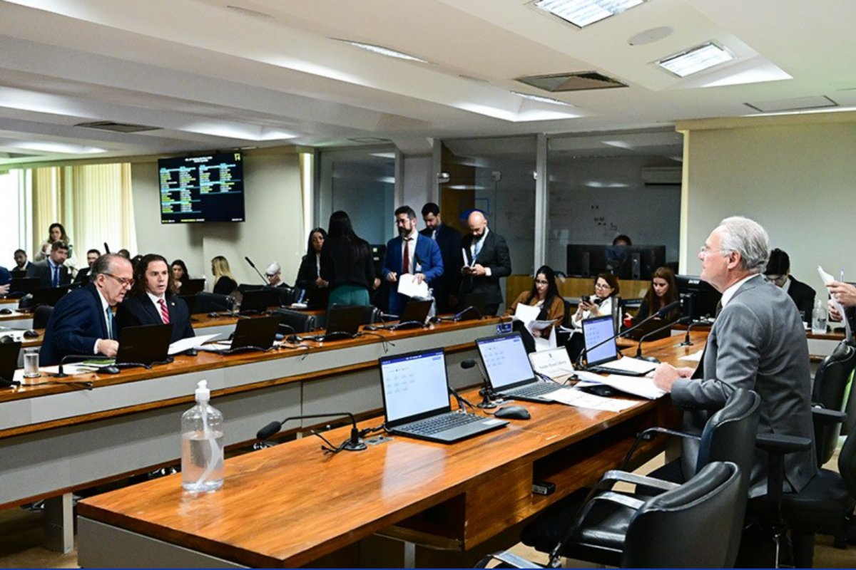 Comissão do Senado adia votação de projeto que pode ajudar a reduzir impactos do tarifaço no Brasil