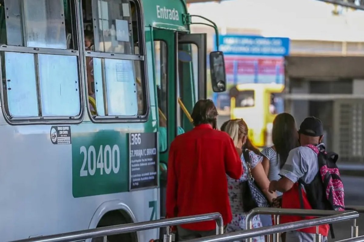 Prefeitura perdoa dívidas de empresas de ônibus em Salvador