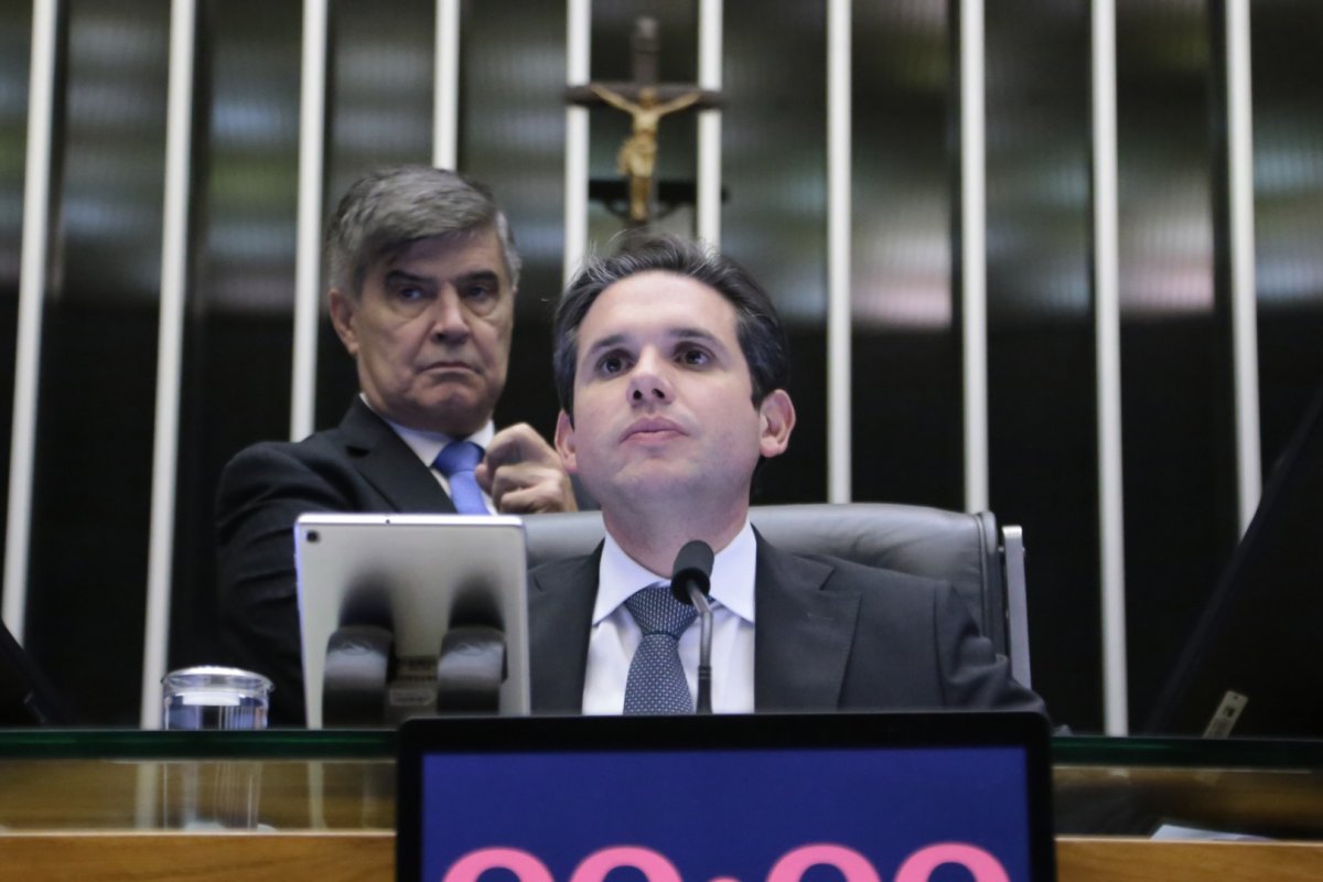 "Não há previsão nem de pauta, nem de relator", afirma Hugo Motta sobre projeto de anistia