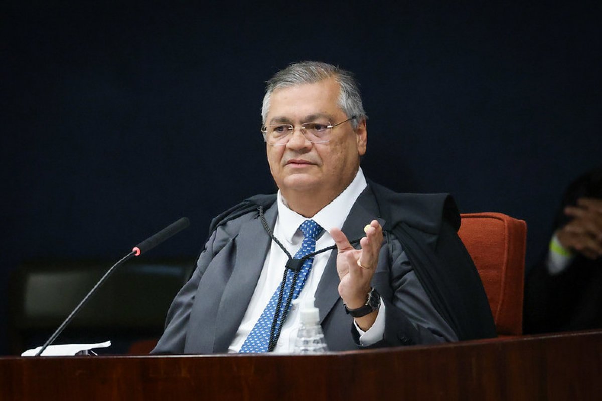 Trama golpista: Dino afirma que não cabe anistia aos crimes analisados pelo STF 
