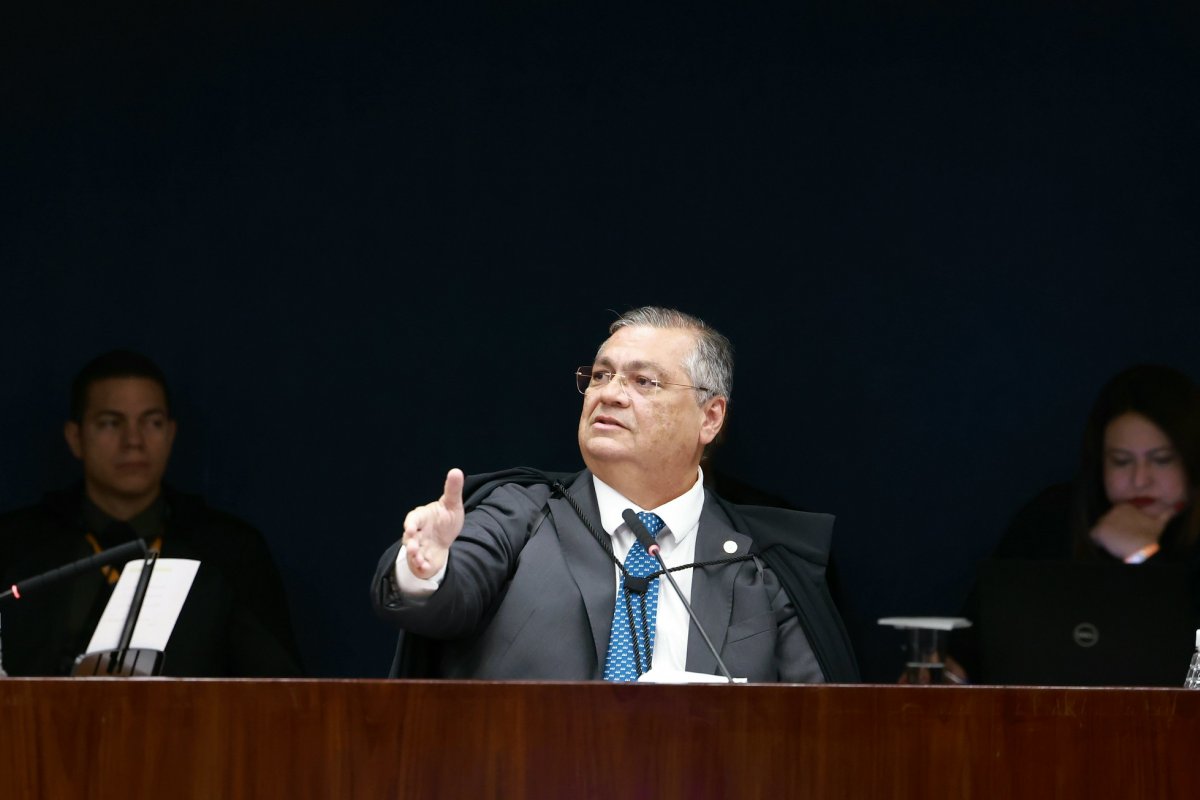 Dino diz que STF julga políticos de todos os partidos e lembra negativa de liberdade para Lula