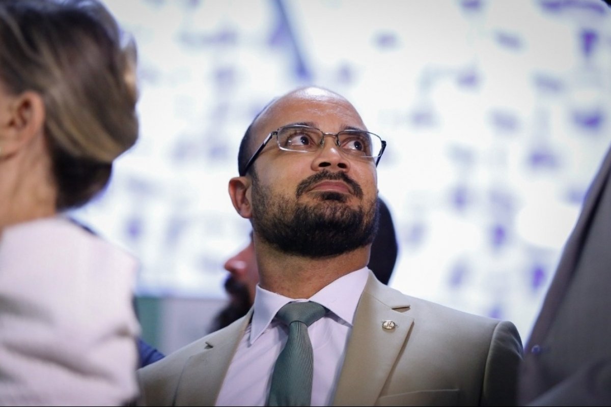 “Teatro para criminalizar quem pensa diferente”, diz Alden sobre voto de Moraes para condenar Bolsonaro