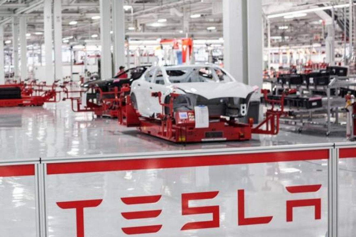 Bolsonaro anuncia viagem para os EUA em março e inclui Tesla na agenda