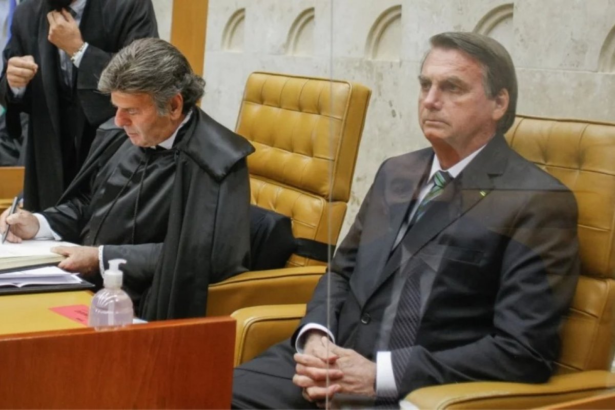 A um voto de formar maioria, julgamento de Bolsonaro e sete aliados é retomado nesta quarta com voto de Fux