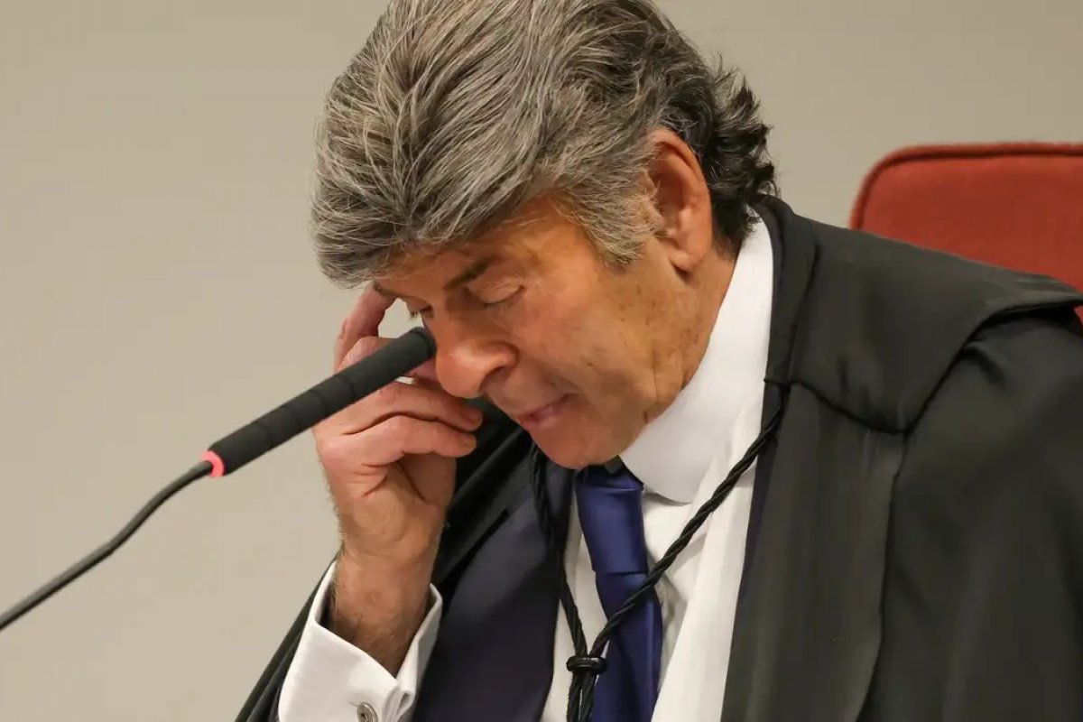 Após mais de 1,6 mil votos alinhados a Moraes, Fux muda posição em casos do 8 de janeiro; entenda