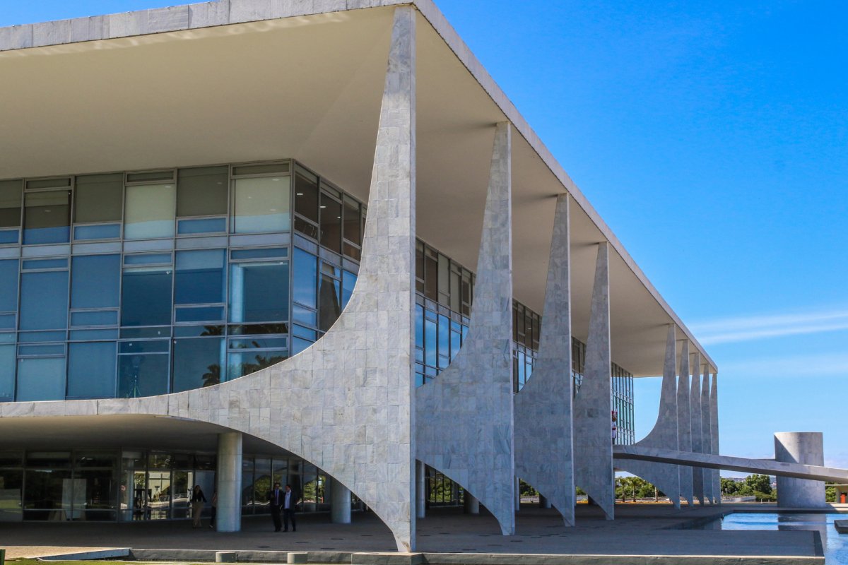 Homem leva dois tiros de balas de borracha ao tentar invadir Palácio do Planalto