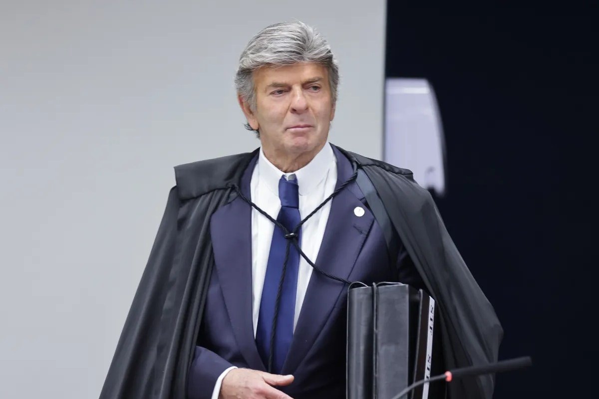 Fux cita “tsunami de dados” ao comentar volume de provas analisadas em julgamento de Bolsonaro