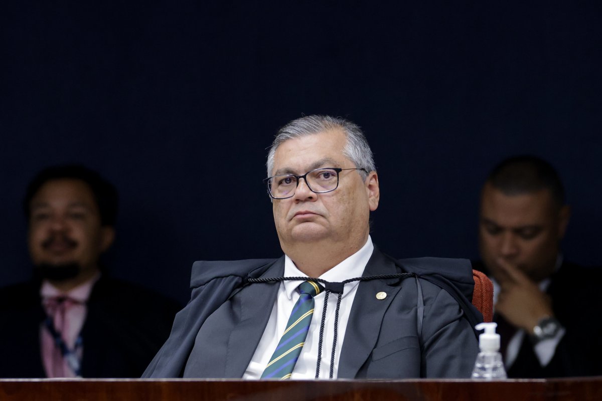 Após voto para condenar Bolsonaro, Dino pede apuração de ameaças a PF