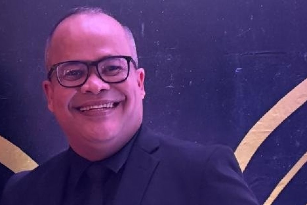 Robson Paranhos é homenageado na edição internacional do Prêmio Tesoura de Ouro em São Paulo!