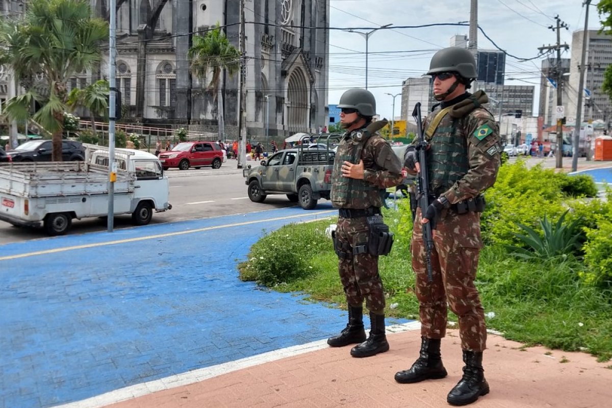 Tropas do Exército começam a patrulhar ruas de Fortaleza nesta sexta-feira