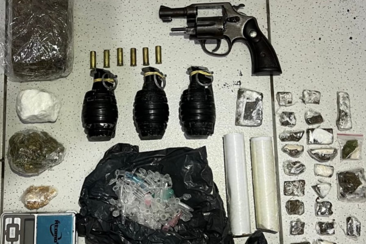 Granadas, arma de fogo e drogas são apreendidas durante operação em Porto Seguro