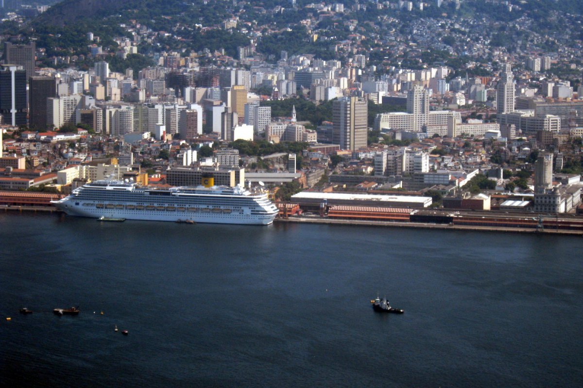 Navio suspeito de espionagem alerta Marinha brasileira