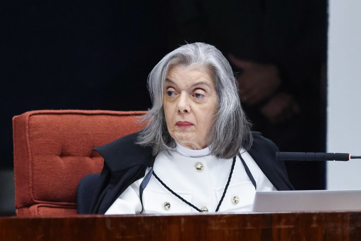 Cármen rejeita questionamentos levantados pelas defesas dos réus e valida delação de Cid no julgamento da trama golpista